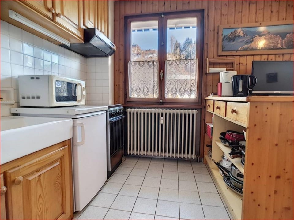 Kitchen or kitchenette, Living room