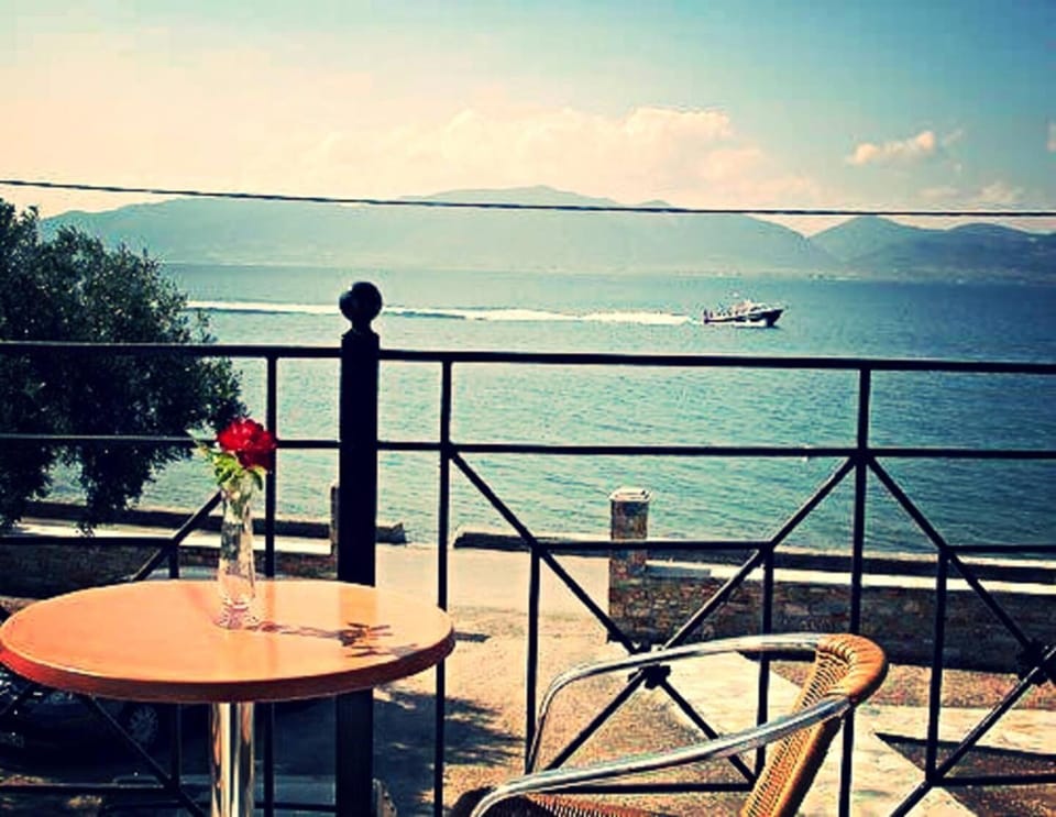 Day, Natural landscape, Balcony/Terrace, River view