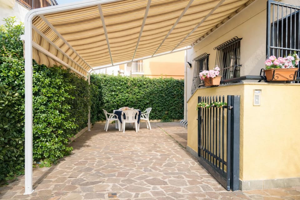 Patio, Facade/entrance, Dining area