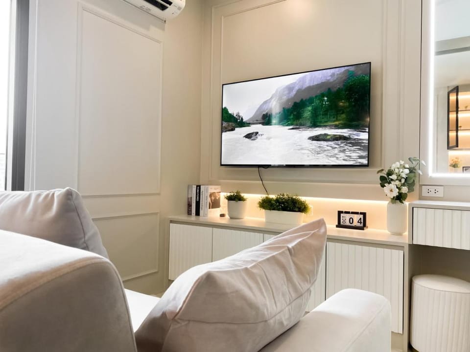Luxury Skyview 1BR - Ultra Fast WiFi - Chit Lom Apartment in Bangkok