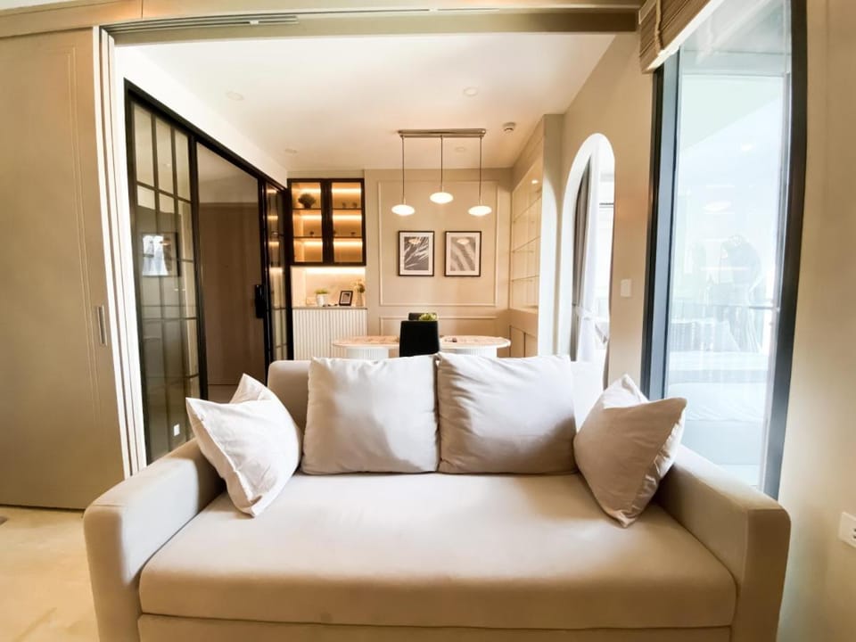Luxury Skyview 1BR - Ultra Fast WiFi - Chit Lom Apartment in Bangkok