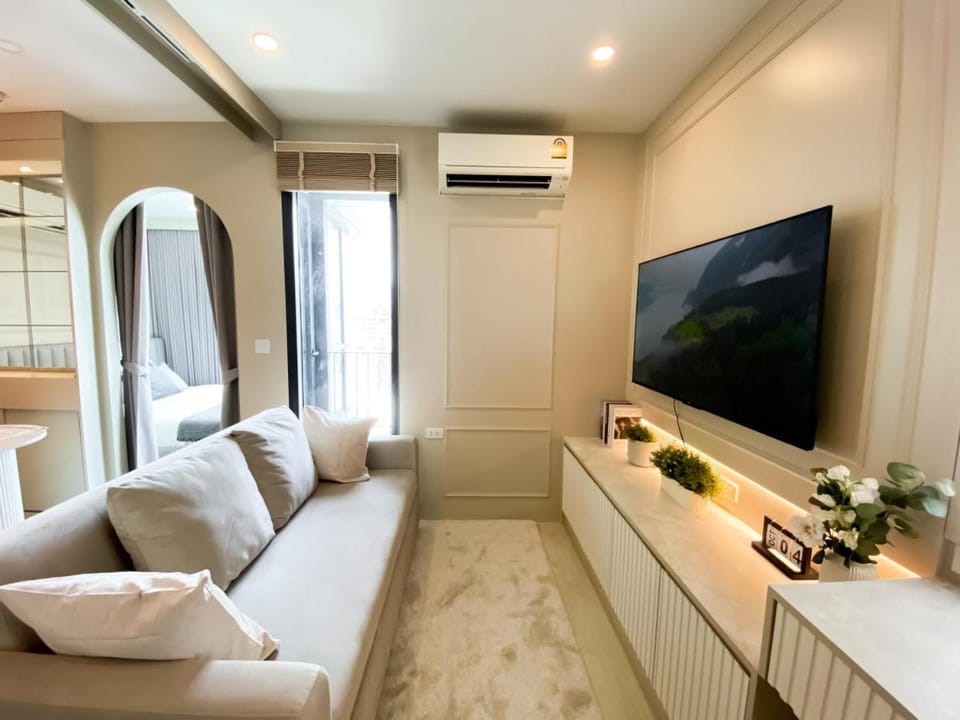 Luxury Skyview 1BR - Ultra Fast WiFi - Chit Lom Apartment in Bangkok