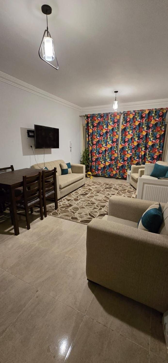 شقة في مدينة الشيخ زايد بحديقة خاصة Apartment in Egypt
