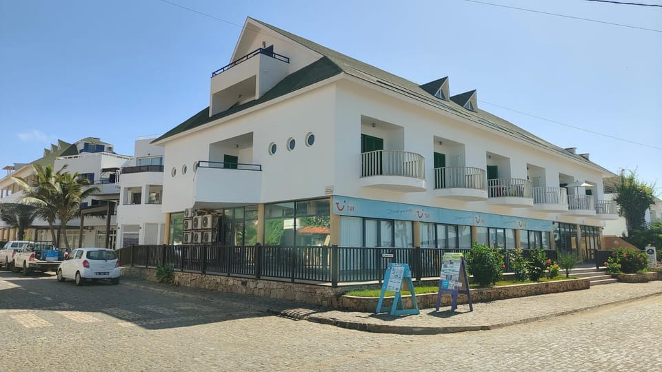 Property building, Day, Neighbourhood