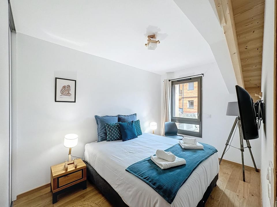 Bed, Bedroom