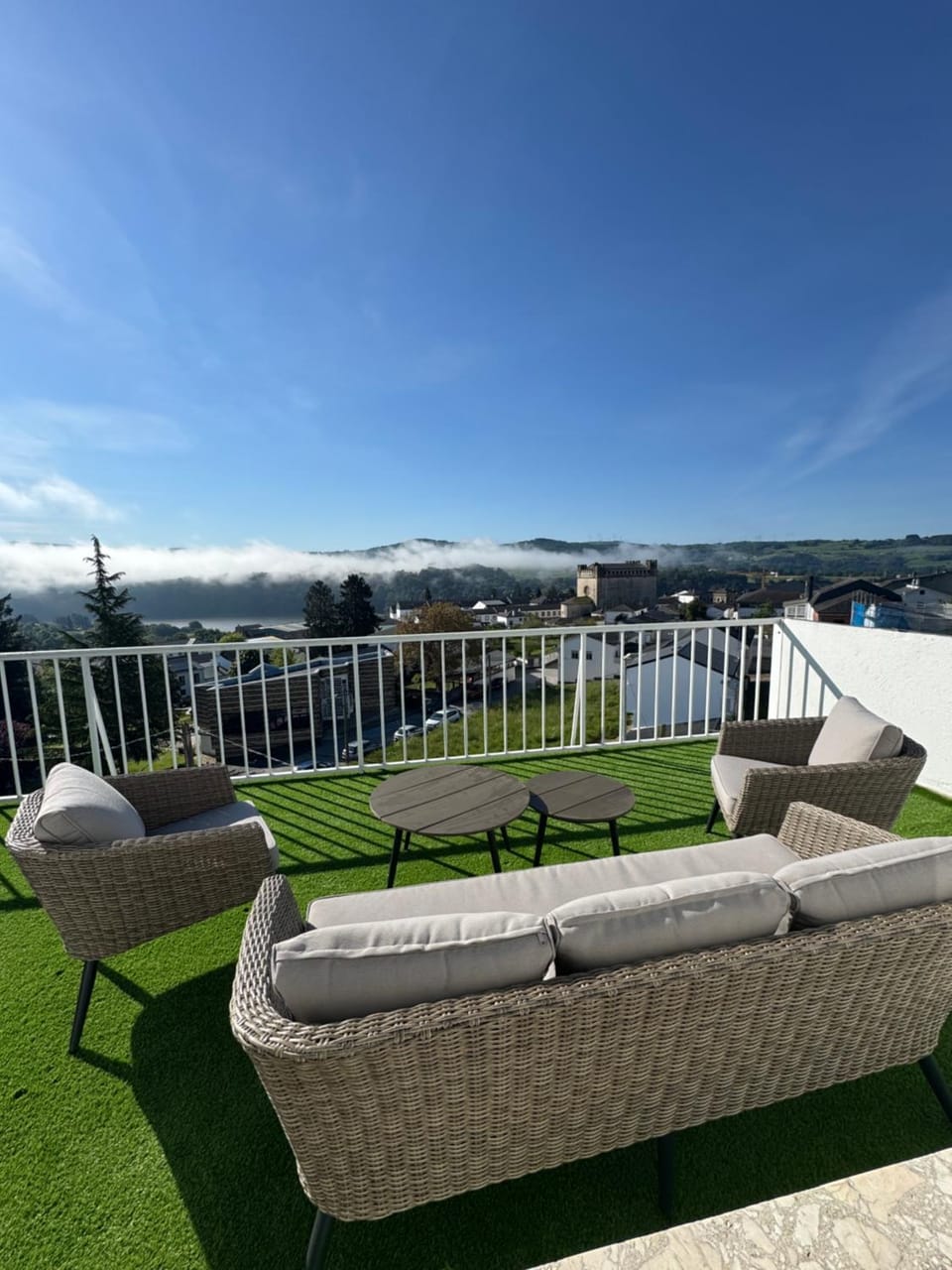 Patio, Nearby landmark, Natural landscape, View (from property/room), Balcony/Terrace, Lake view, Landmark view, Mountain view, internet, internet, sunbed