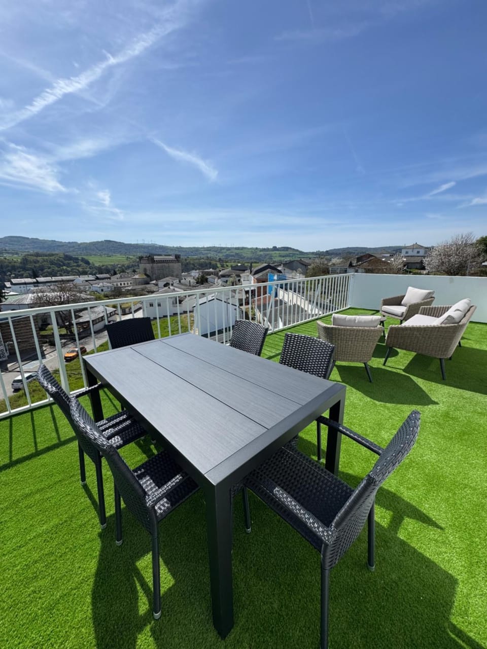 Nearby landmark, Natural landscape, View (from property/room), Balcony/Terrace, Dining area, Landmark view, Mountain view, River view