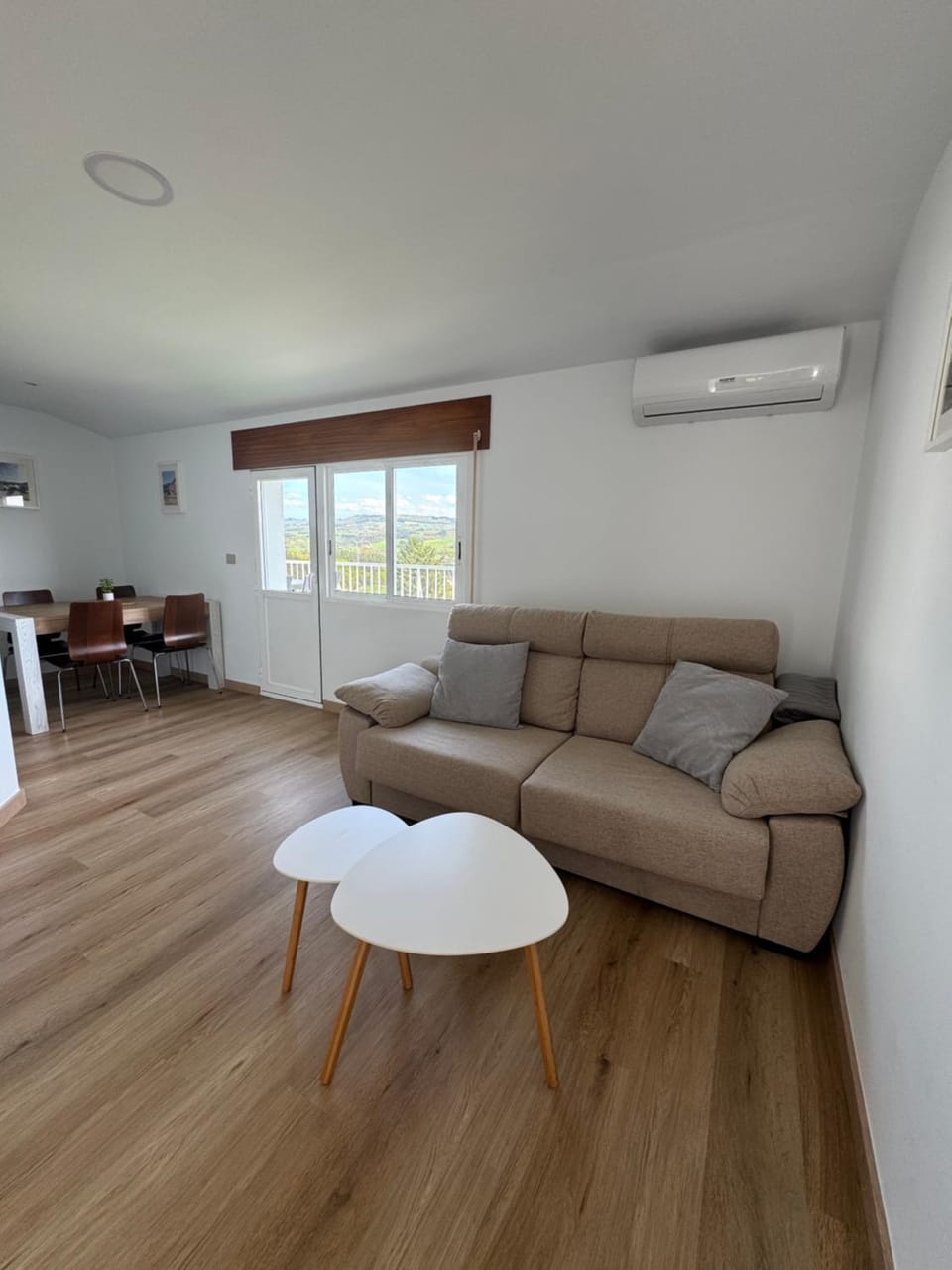TV and multimedia, Living room, Seating area, Dining area, heating, heating, internet, internet, air conditioner