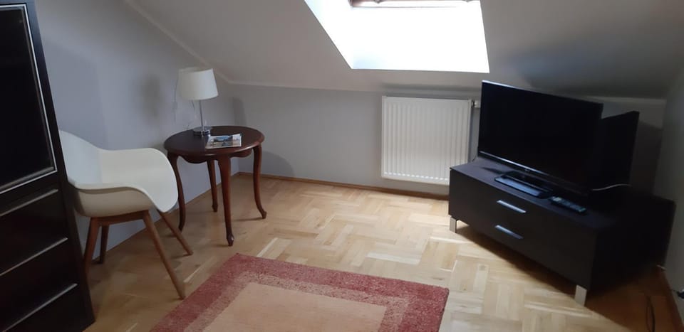 TV and multimedia, Seating area