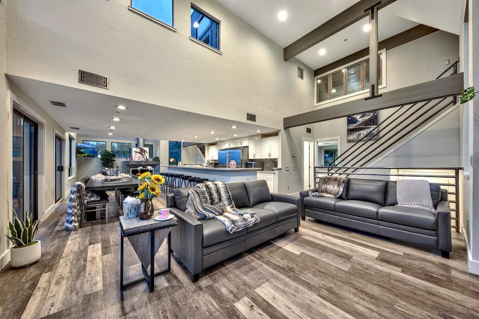 Luxe 4 lake Tahoe Luxury With Hot Tub House in Kingsbury