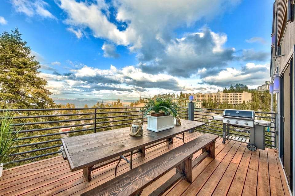 Luxe 4 lake Tahoe Luxury With Hot Tub House in Kingsbury