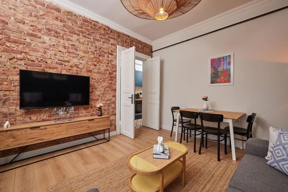 TV and multimedia, Living room, Dining area