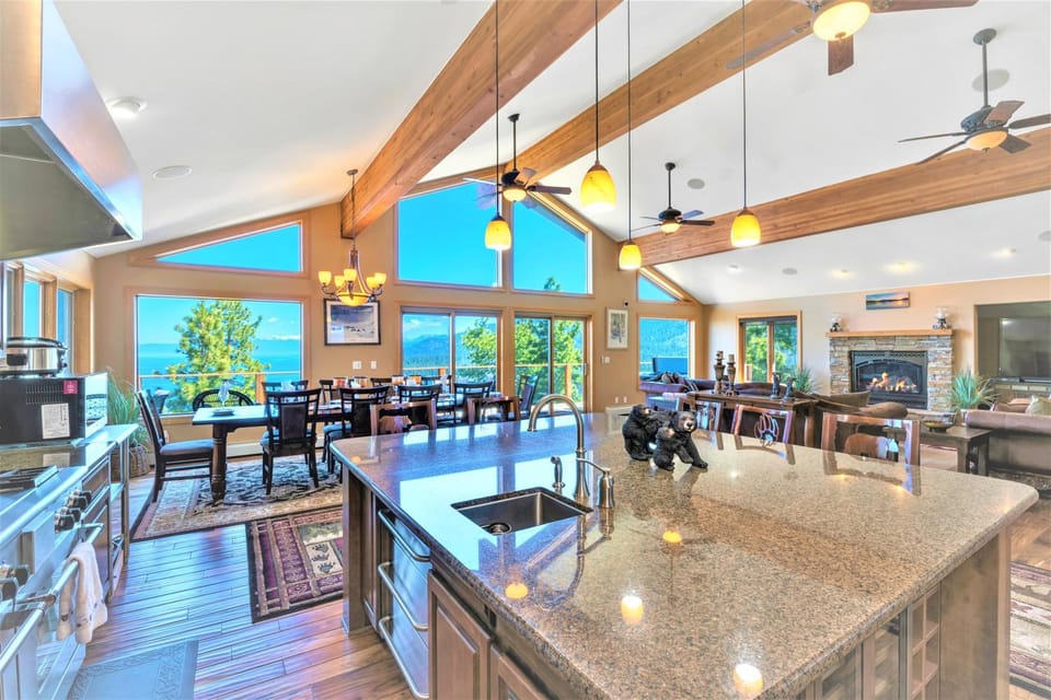 Lx10 lakeview jewel of sierra theater , hot tub House in Zephyr Cove