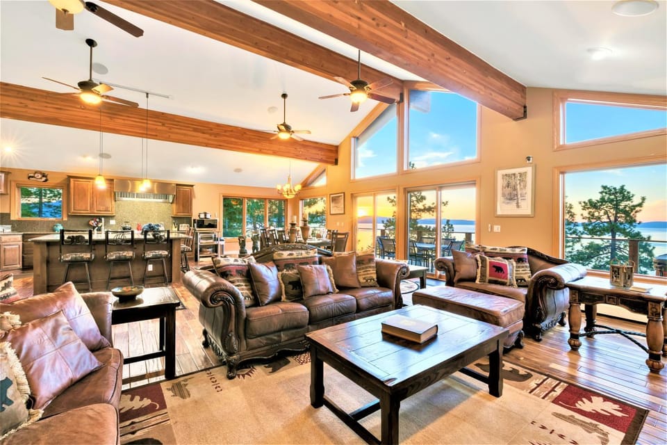 Lx10 lakeview jewel of sierra theater , hot tub House in Zephyr Cove