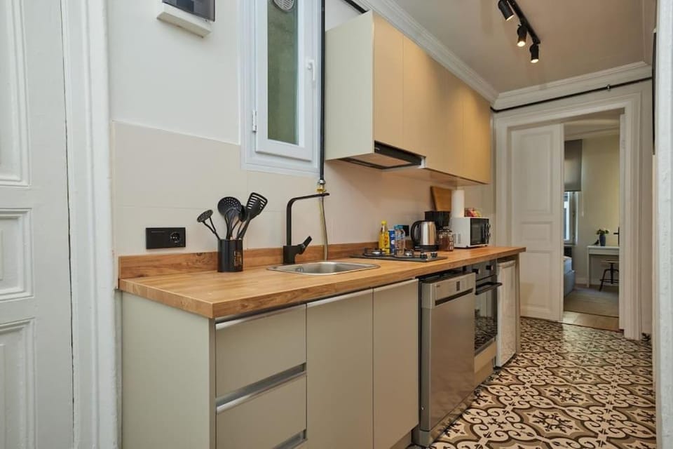 Kitchen or kitchenette