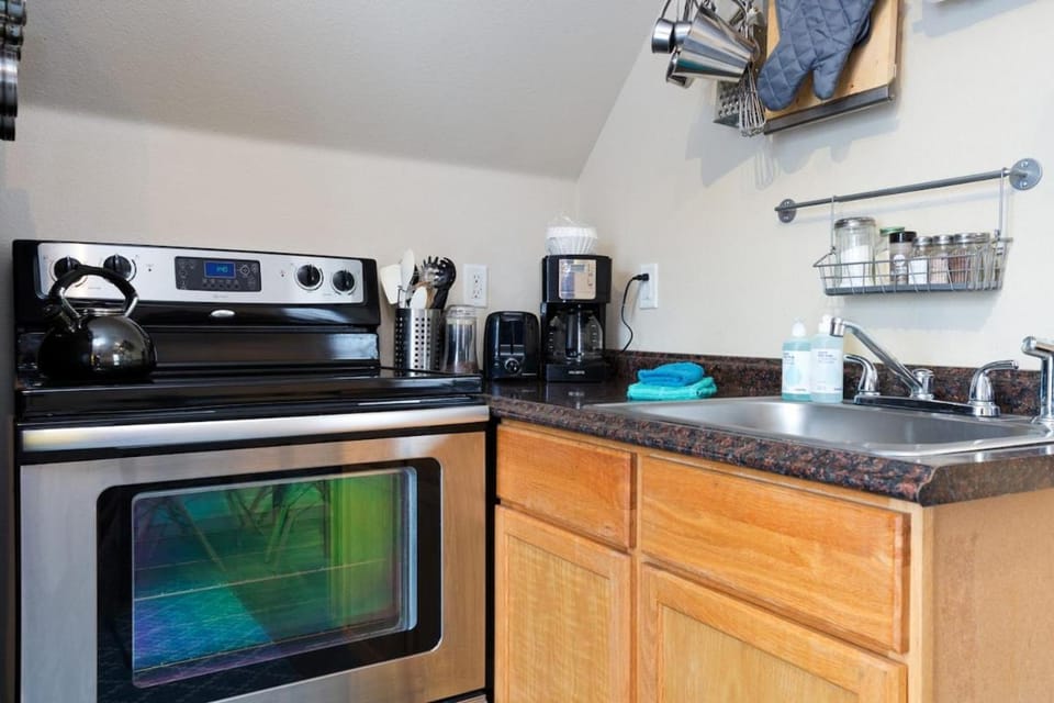 #StayInMyDistrict Hyde Park Studio Up Apartment in Boise