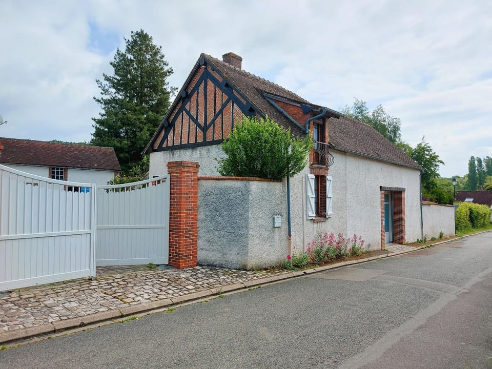 Gîte paisible avec jardin, proche nature et sites historiques, idéale pour détente et activités outdoor. - FR-1-581-138 House in Centre-Val de Loire