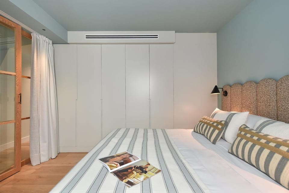 Bed, Bedroom, wardrobe, air conditioner