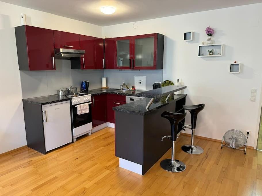 Kitchen or kitchenette, Dining area, dishwasher, oven