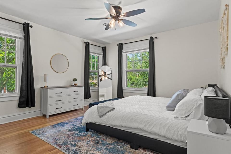 Prime 3BR Unit Next To KU Med & Midtown - Westport Apartment in Kansas City