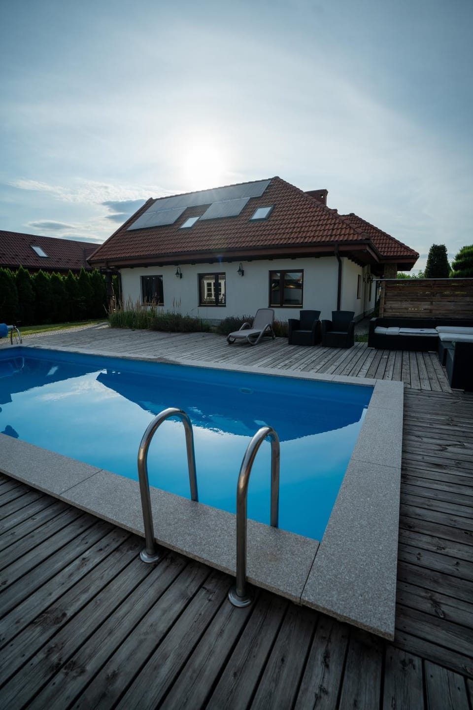 Property building, Day, Pool view, Swimming pool, sunbed