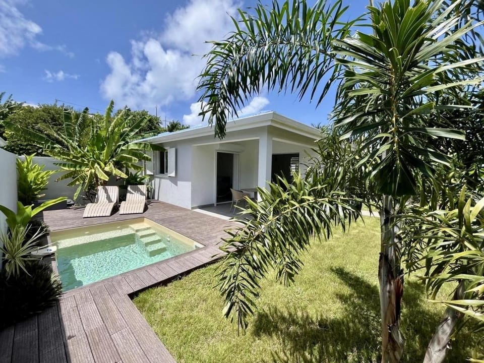 Day, Natural landscape, Garden, View (from property/room), Garden view, Pool view, Swimming pool, sunbed