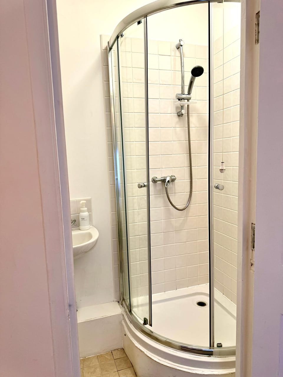 Shower, Toilet