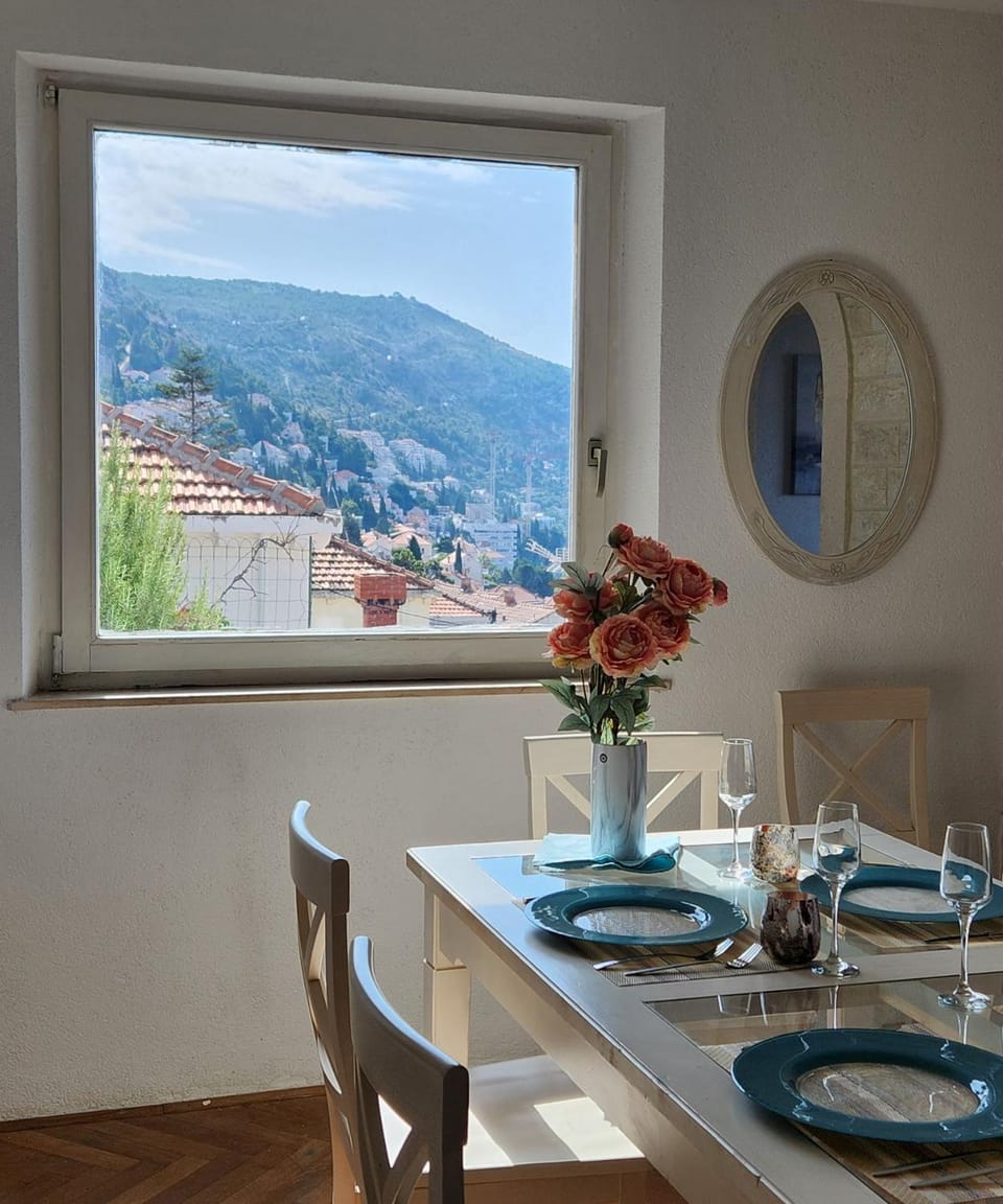 Natural landscape, View (from property/room), Dining area, Mountain view