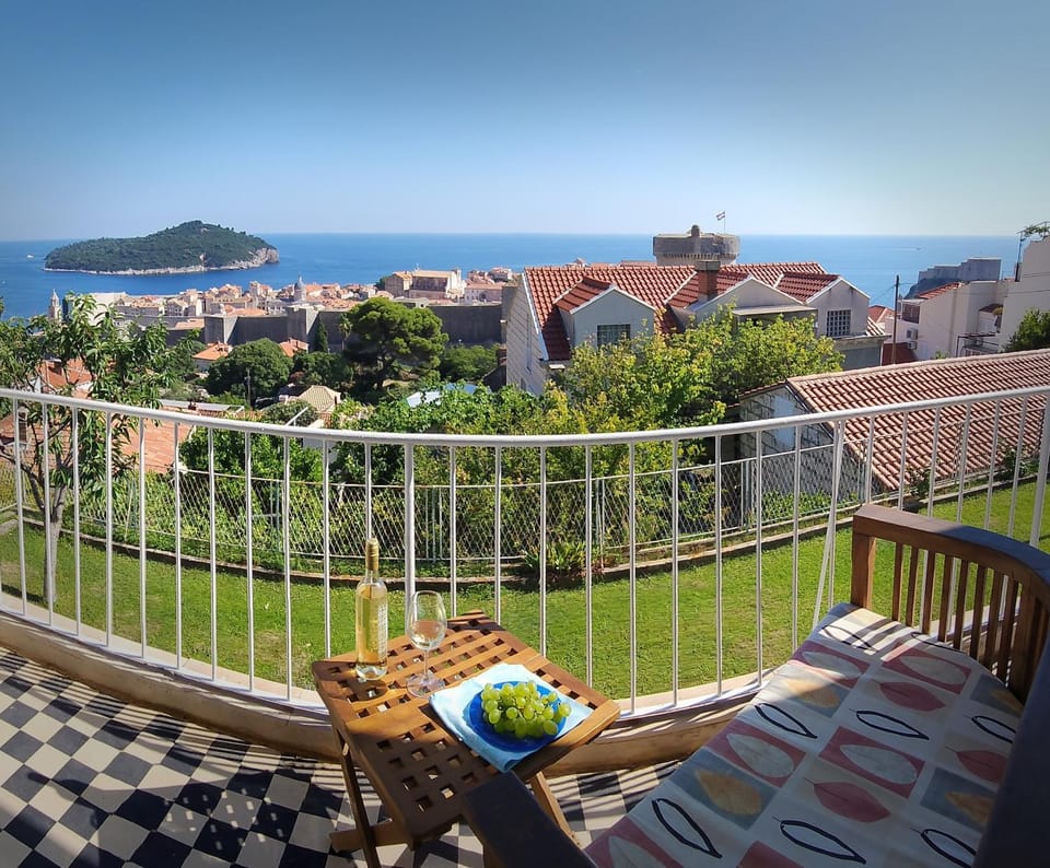 Patio, Day, View (from property/room), Balcony/Terrace, Living room, Seating area, Sea view