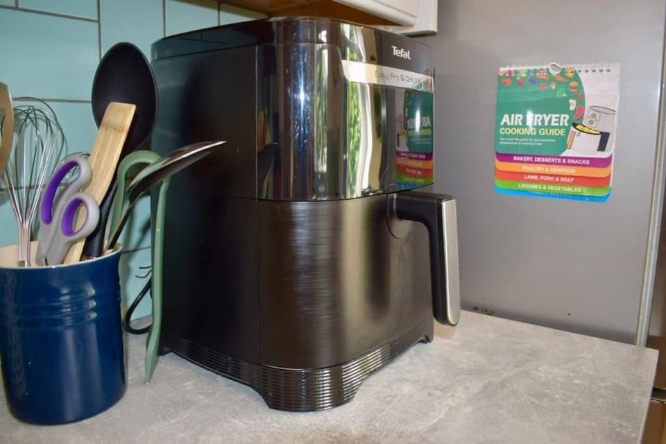 Kitchen or kitchenette, oven