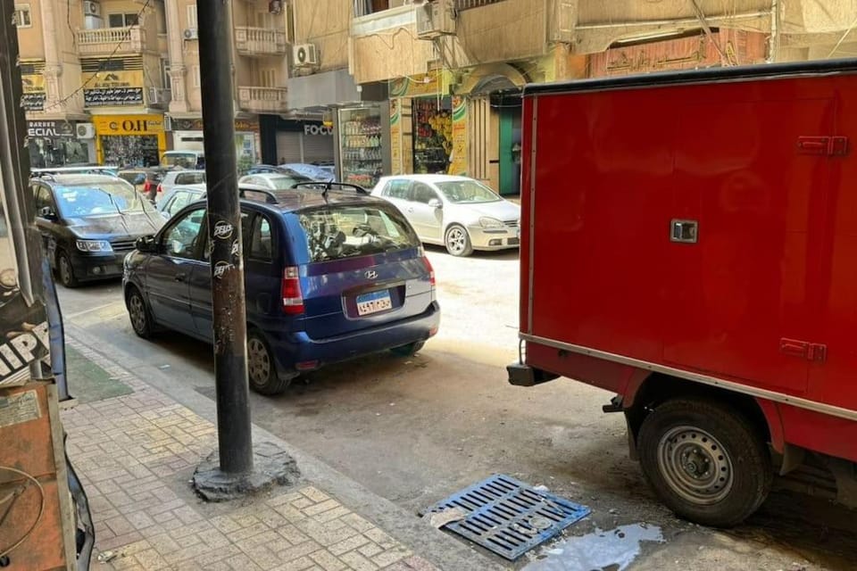 Day, Neighbourhood, Street view, Location, Parking