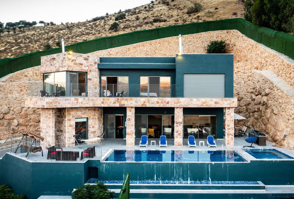 Property building, Patio, Day, Natural landscape, Mountain view, Pool view, Swimming pool, sunbed