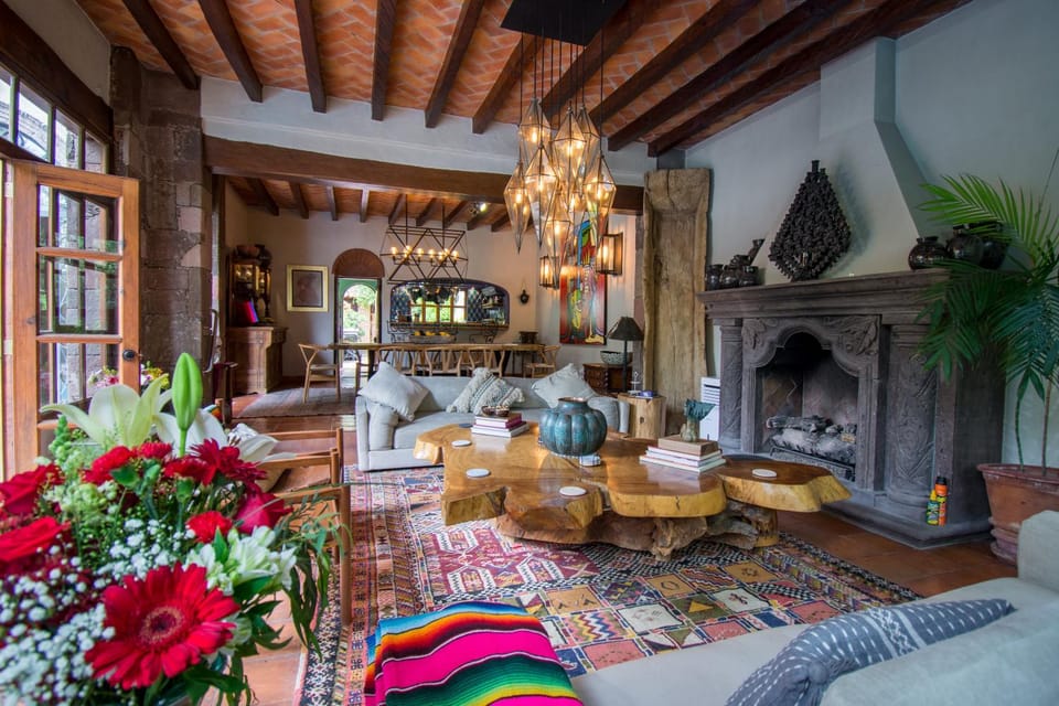 Living room, Seating area, fireplace