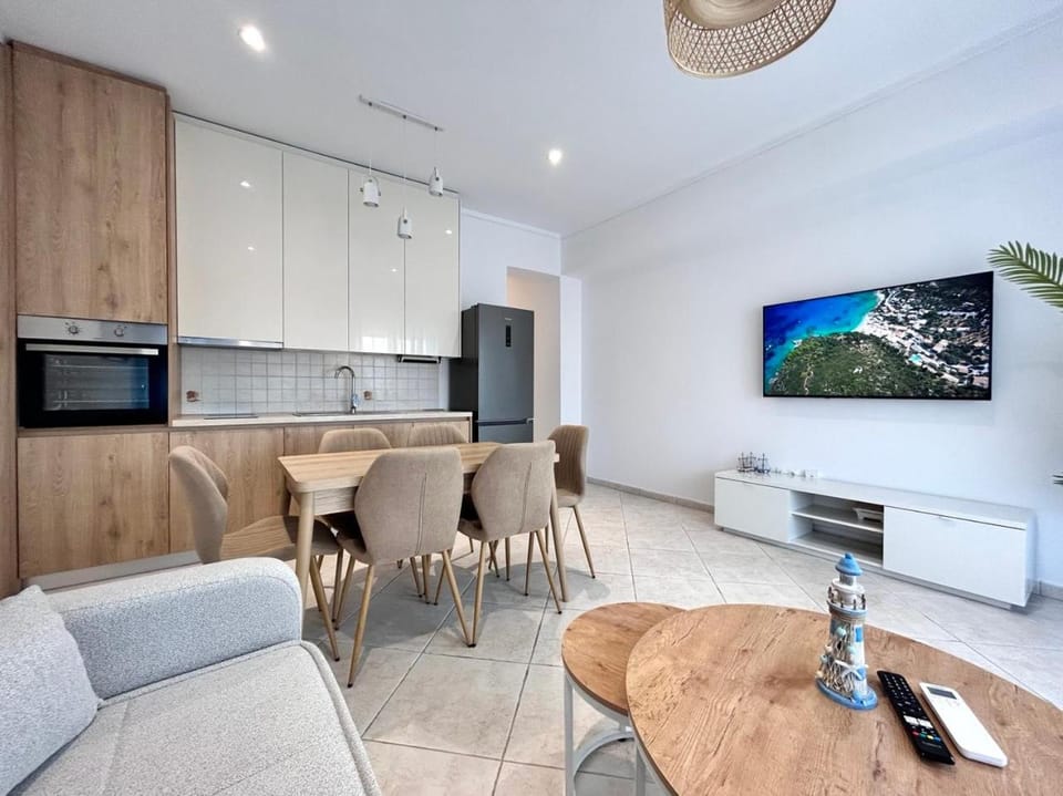 TV and multimedia, Kitchen or kitchenette, Living room, Seating area, oven, stove