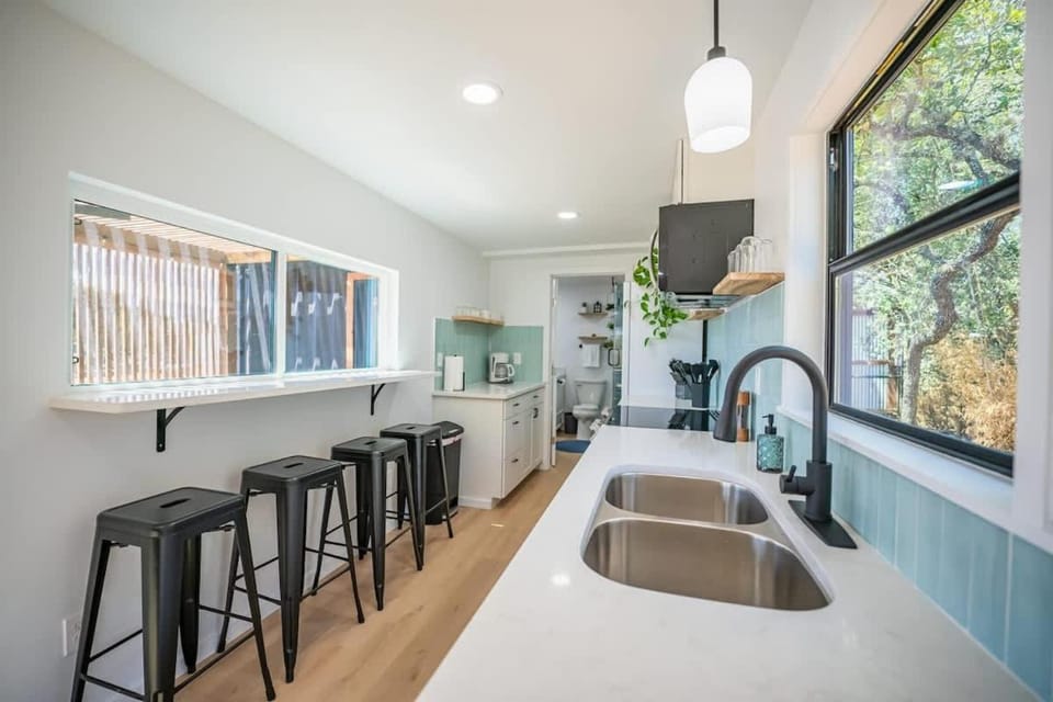 Contained in Gruene! Hot Tub! House in New Braunfels