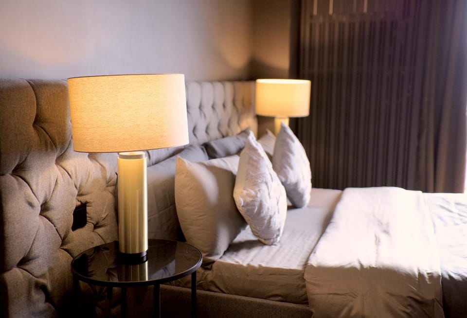 Luxury Apartment with PA, Skyline View & Top Amenities Apartment in Makati