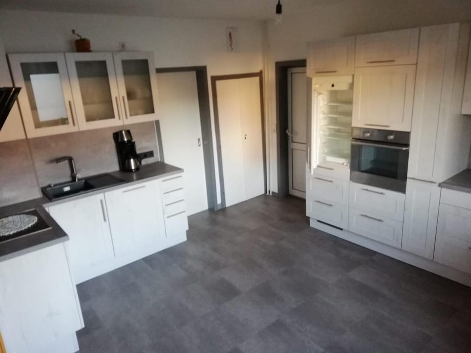 Kitchen or kitchenette, Kitchen or kitchenette, dishwasher, oven, stove