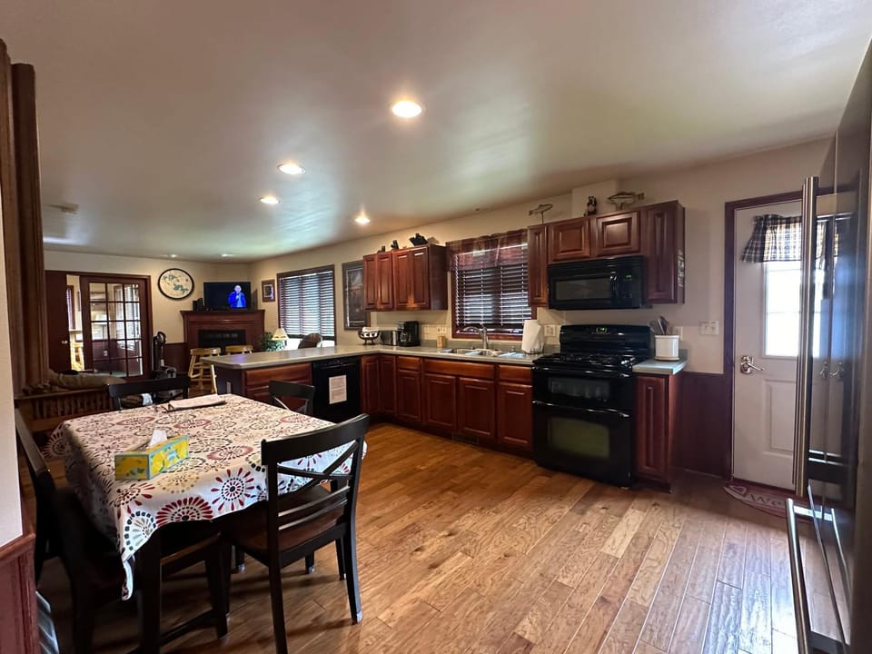 Kitchen or kitchenette, kitchen
