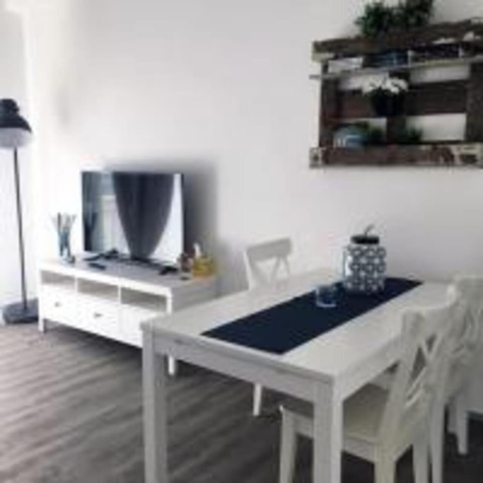 Communal lounge/ TV room, TV and multimedia, Dining area, Evening entertainment