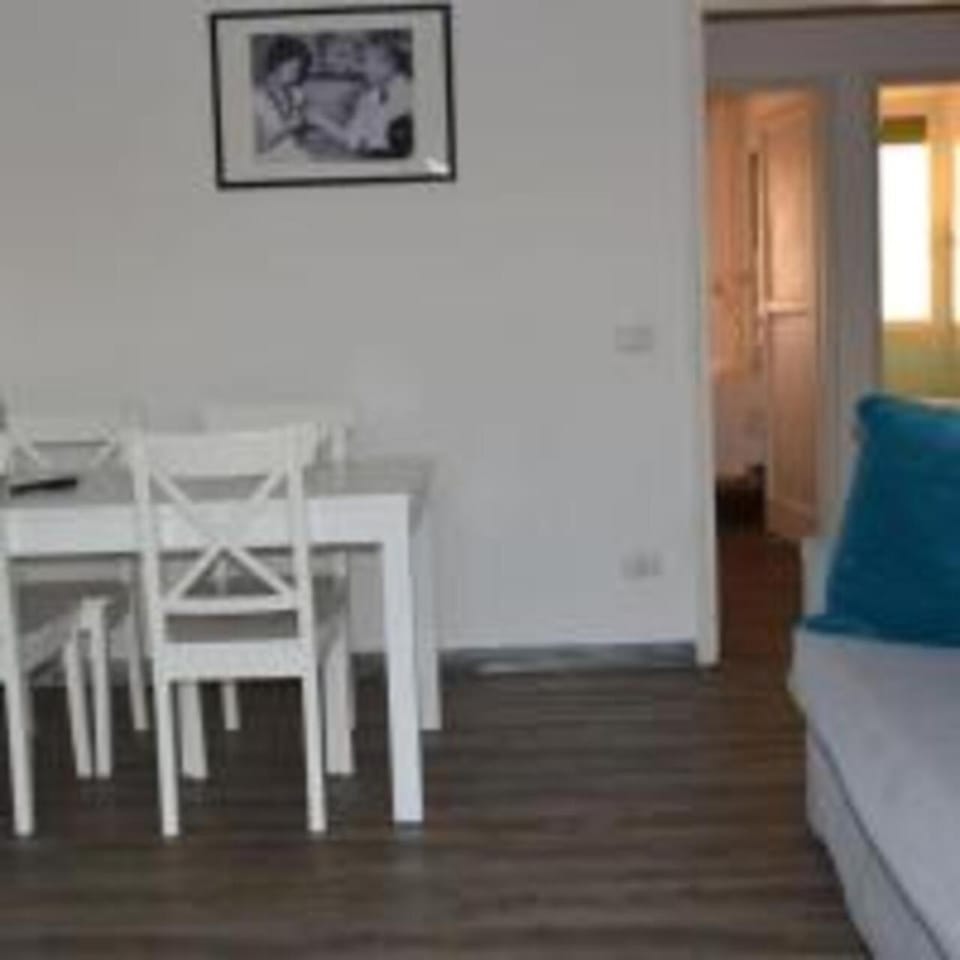 Living room, Seating area, Dining area, Lunch