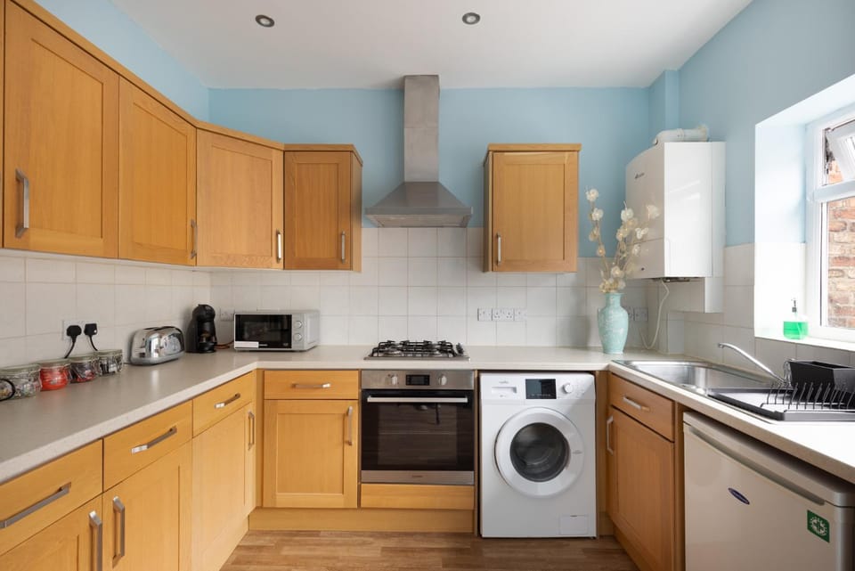 Coffee/tea facilities, Kitchen or kitchenette, oven, pet friendly, stove, toaster, washing machine