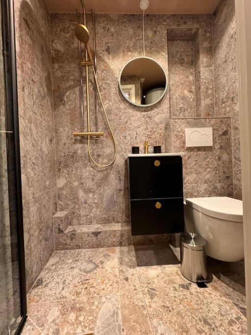 Shower, Toilet, Bathroom