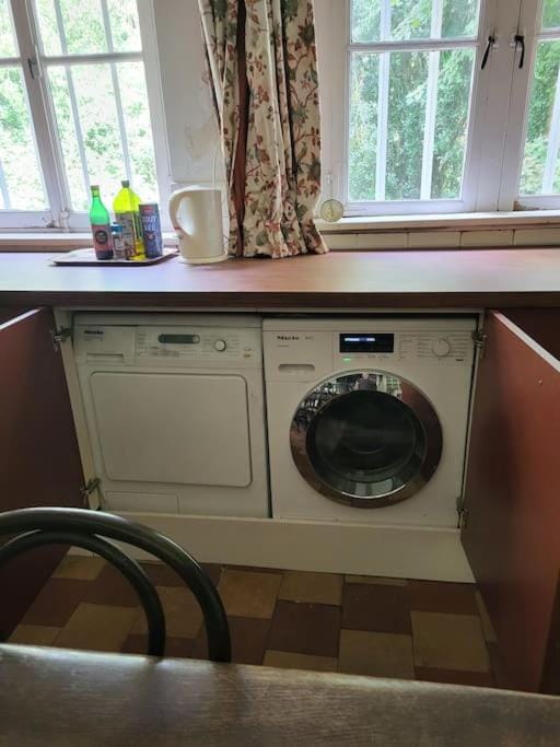 Kitchen or kitchenette, washing machine, dryer
