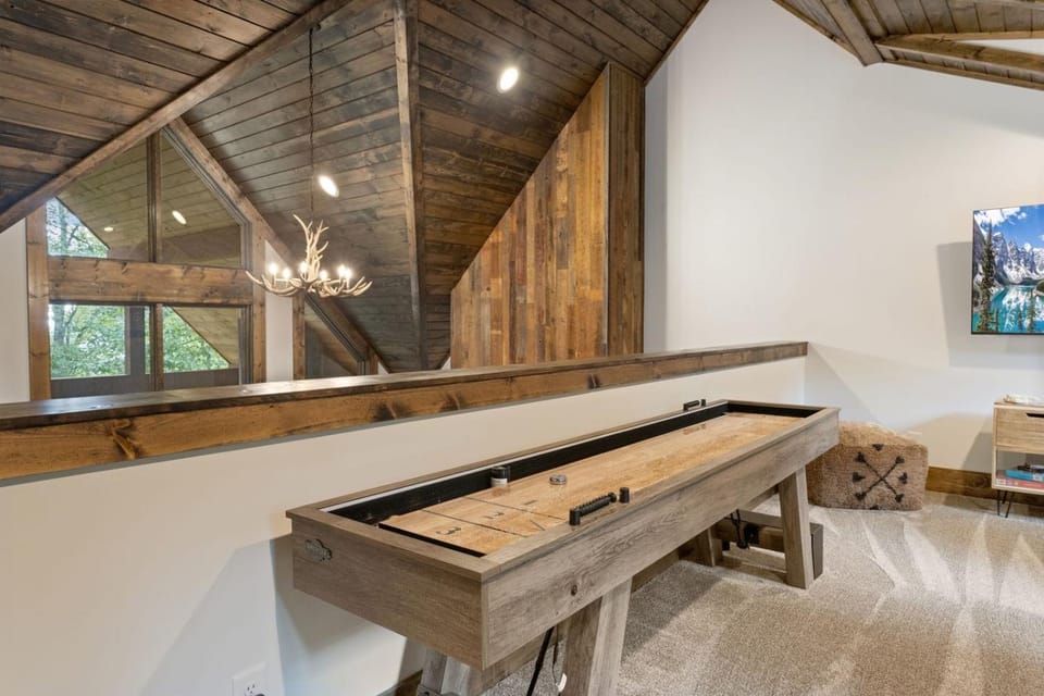The Bearly Inn at Eagles Nest House in Watauga
