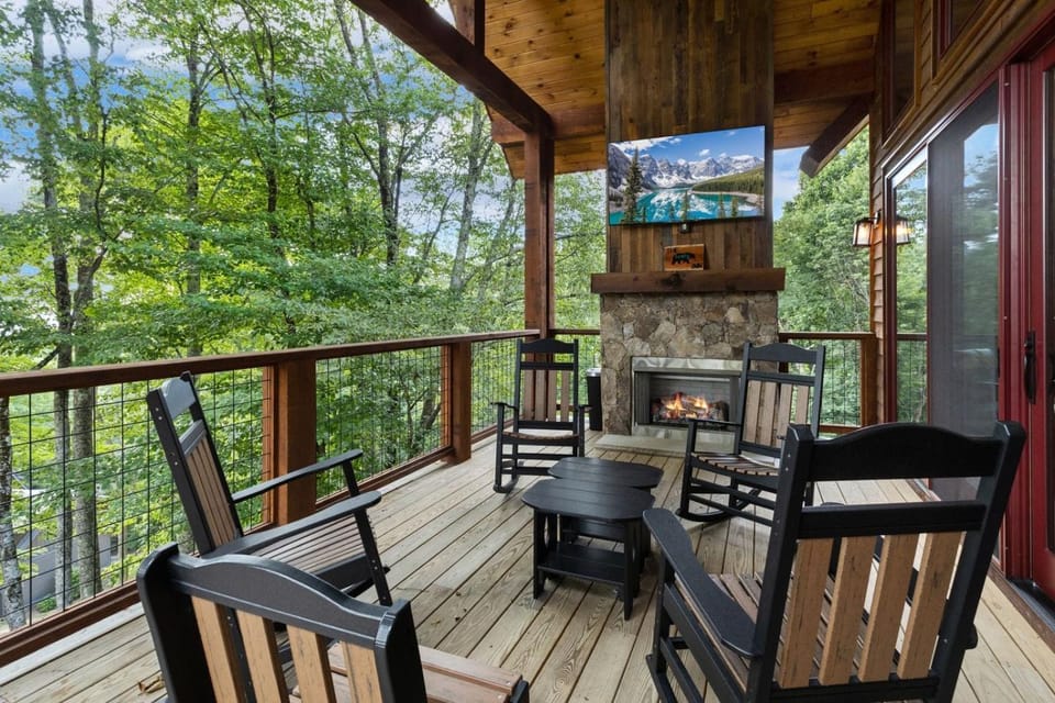 The Bearly Inn at Eagles Nest House in Watauga