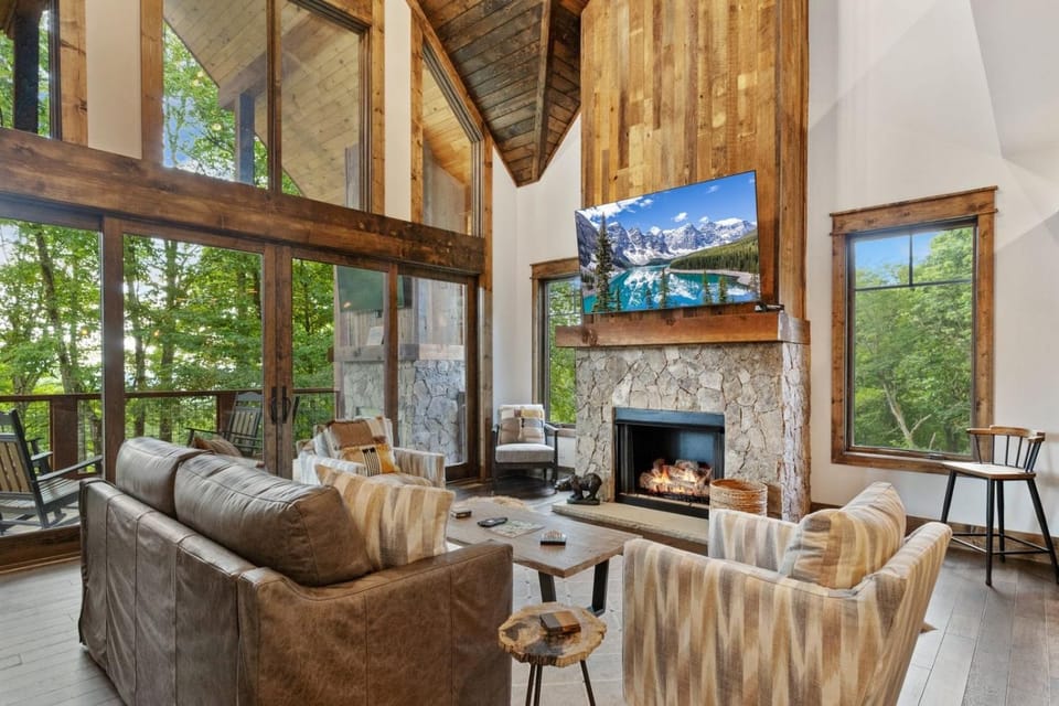 The Bearly Inn at Eagles Nest House in Watauga