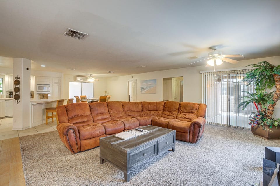 Swim & Golf: Palm Desert Home in Senior Community! House in Palm Desert
