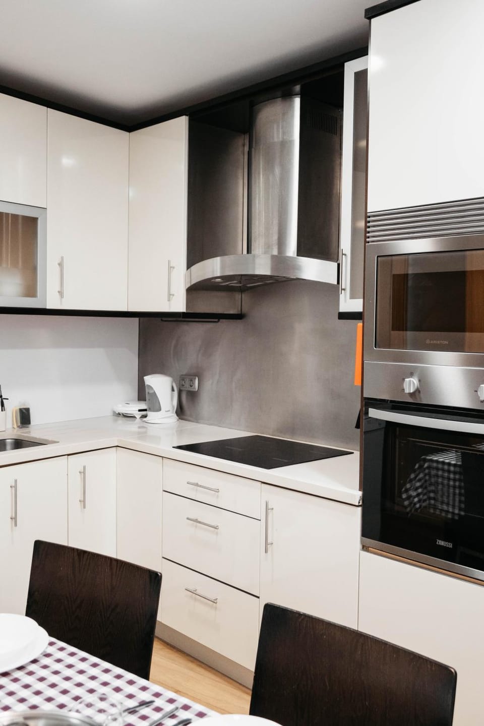 Coffee/tea facilities, oven, stove, kitchen