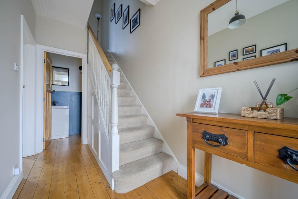 Grove Getaway Walk To The Beach & Ballyholme House in Northern Ireland
