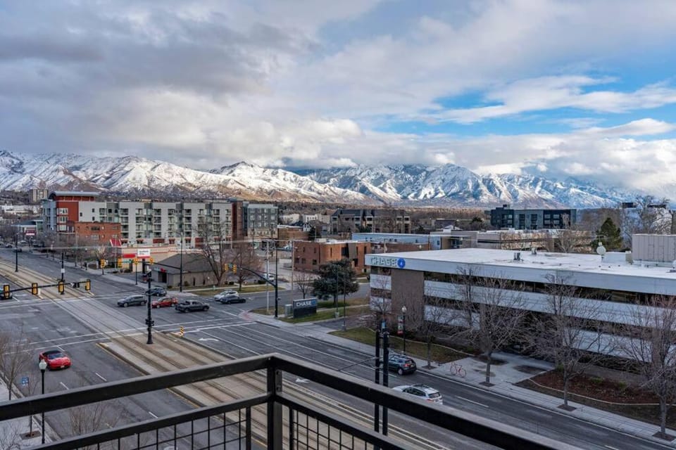 Neighbourhood, Mountain view, Street view
